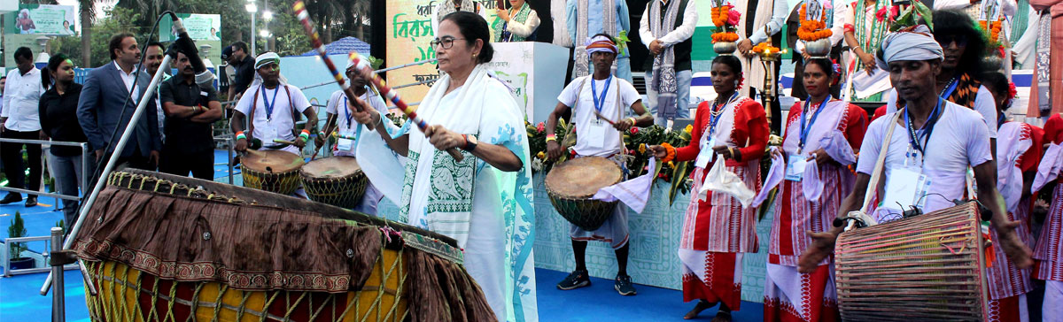 Hon'ble Chief Minister playing Dhamsa at the 150th Birthday Celebration of Birsa Munda at Adibasi Bhawan