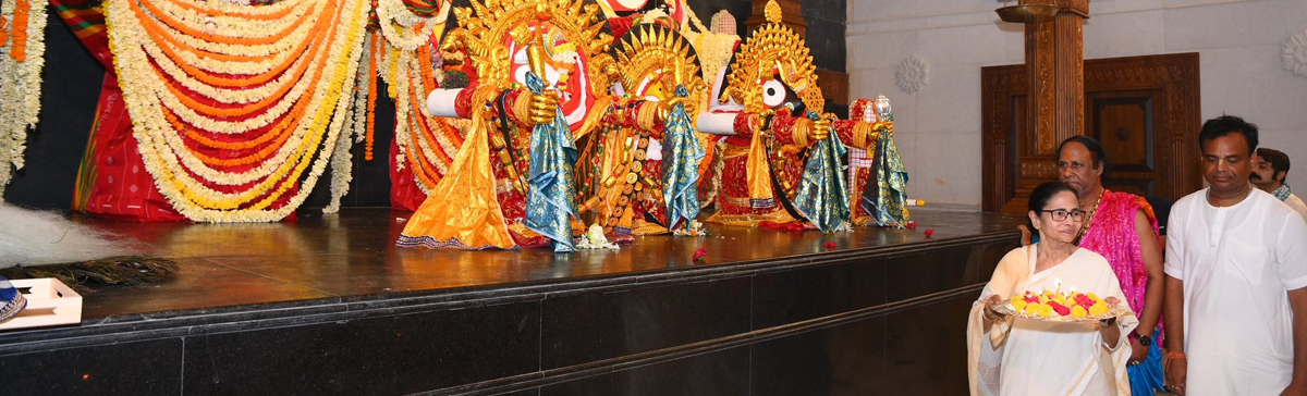 Hon'ble Chief Minister Mamata Banerjee graced the sacred Prana Pratishtha ceremony of Lord Jagannath at Digha on 30 April 2025
